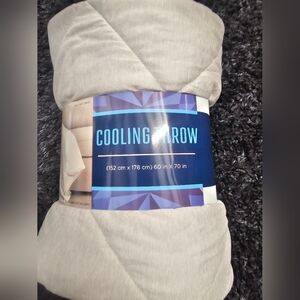 ❄️ New Cooling Throw Blanket, Gray - Super Soft & Easy Care! ❄️